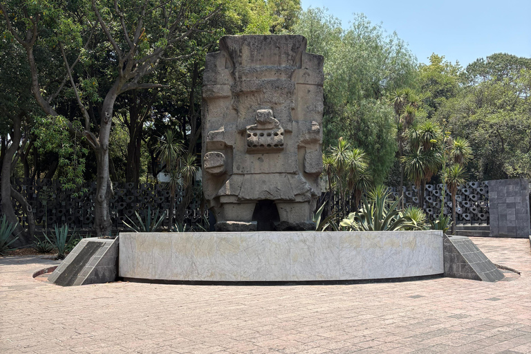 Mexico City: Chapultepec Walking Tour Museums "From Heroes to Origins"