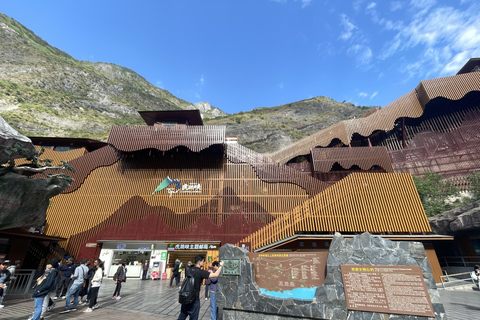 Shangri-La’s Tiger Leaping Gorge: A Canyon Adventure