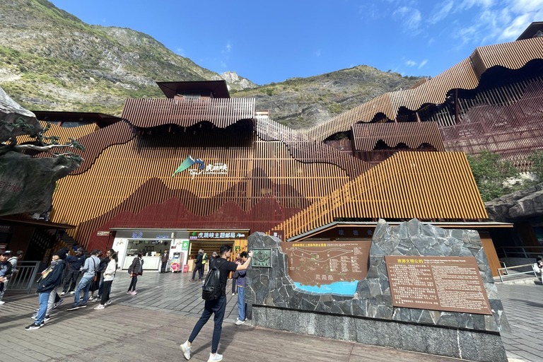 Shangri-La’s Tiger Leaping Gorge: A Canyon Adventure