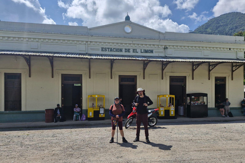Medellín: tour di un giorno del Tunel de la Quiebra, della ferrovia e delle cascateMedellín: Tour di un giorno del Tunel de la Quiebra, della ferrovia e delle cascate