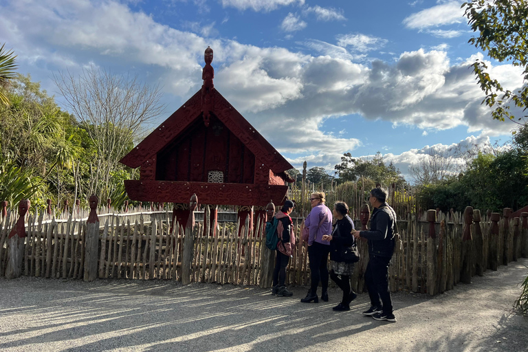 GROTTES DE RUAKURI ET JARDINS DE HAMILTON - Excursion d&#039;une journée au départ d&#039;AucklandGROTTES DE RUAKURI ET JARDINS HAMILTON - Excursion d&#039;une journée au départ d&#039;Auckland