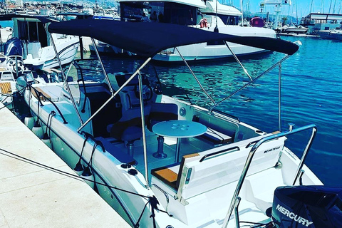 Ze Splitu/Trogiru: Błękitna Laguna i 2 wyspy - pół dnia prywatnieZe Splitu: prywatna półdniowa wycieczka do Błękitnej Laguny i Šolta Nečujam