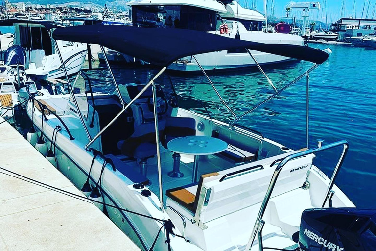 Ze Splitu/Trogiru: Błękitna Laguna i 2 wyspy - pół dnia prywatnieZe Splitu: prywatna półdniowa wycieczka do Błękitnej Laguny i Šolta Nečujam