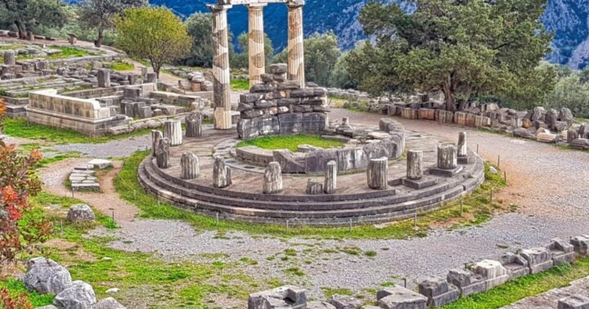 Private tour of Delphi-Galaxidi: enchanting landscapes and comfort ...