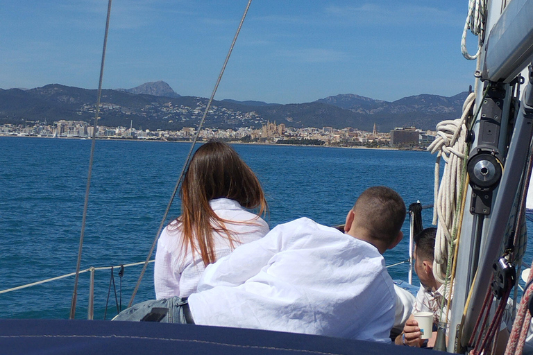 Maiorca: passeio de barco em Cala Vella com natação, comida e bebidasMaiorca: passeio de barco com natação, comida e bebidas