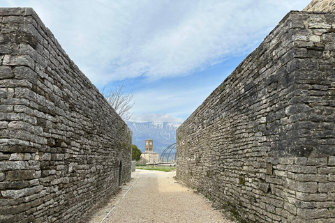 Von Tirana aus: Besuche Gjirokastra und genieße die heißen Quellen in PermetVon Tirana aus: Besuche Gjirokastra UNESCO &amp; genieße die Thermalbäder