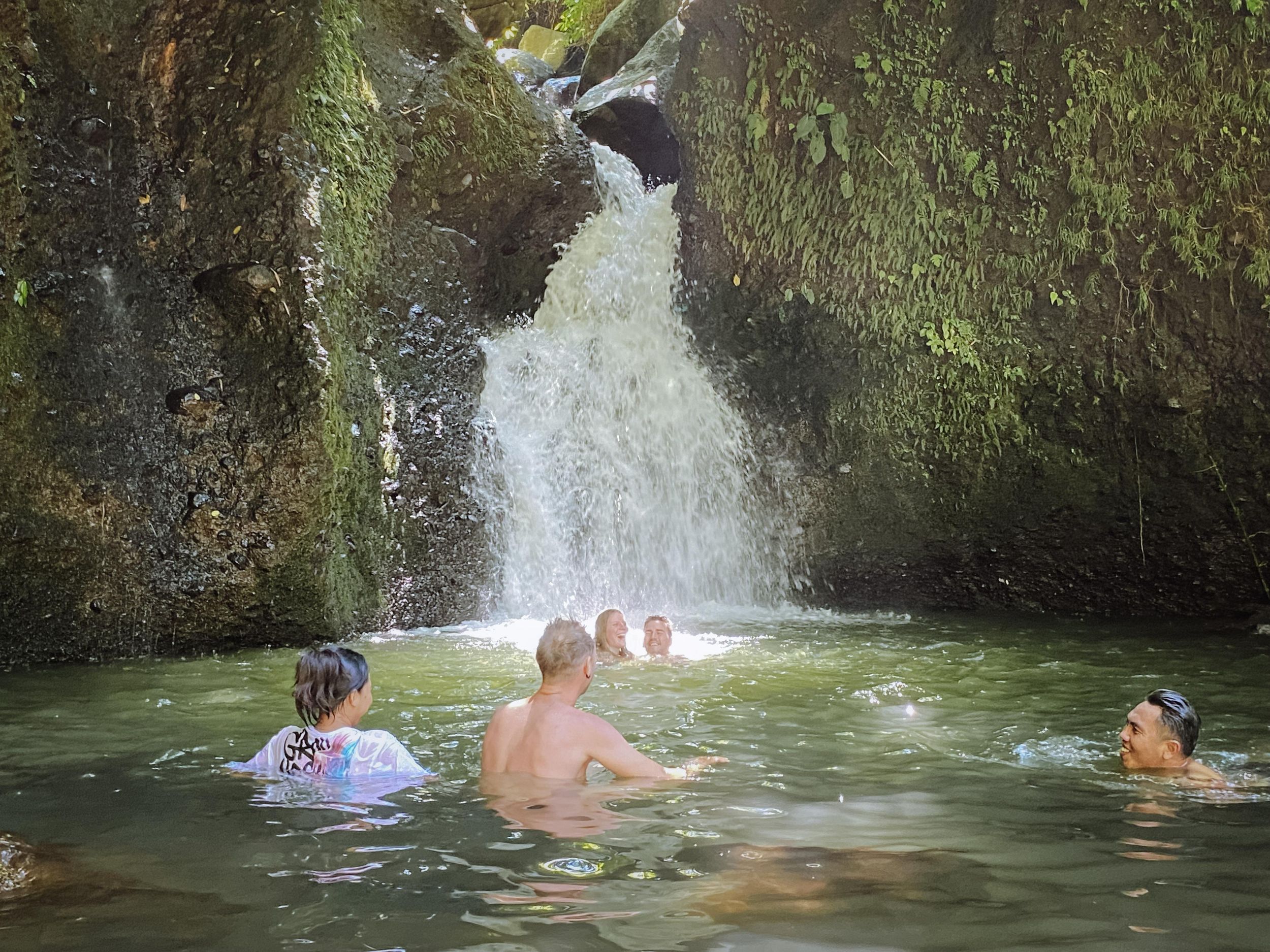 Lombok: Tetebatu-Wanderung, Wasserfall, Affenwald & Kochen