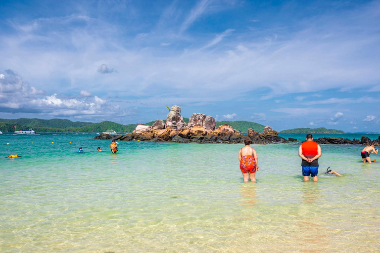 Phuket: Excursión en catamarán rápido por Phi Phi y Maya Bay