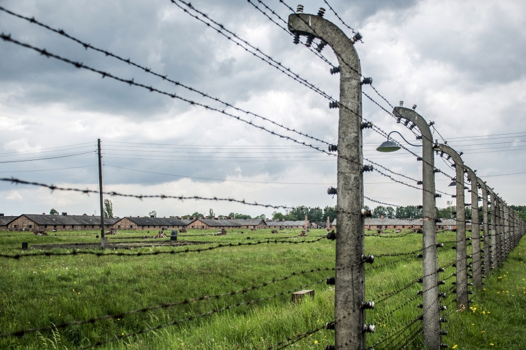 Z Krakowa: zwiedzanie Auschwitz-Birkenau z przewodnikiemWycieczka z przewodnikiem w języku angielskim z odbiorem z hotelu