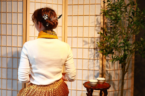 Seoul: Mother-of-Pearl Jewelry Workshop in Myeong-dong Option B: Wearable Memory (Hanbok Accessory)