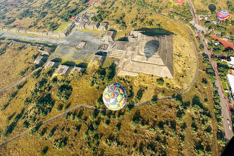 Meksyk: Balon na ogrzane powietrze nad Teotihuacán ze śniadaniemLot balonem na ogrzane powietrze tylko z prezentem-niespodzianką!!!!