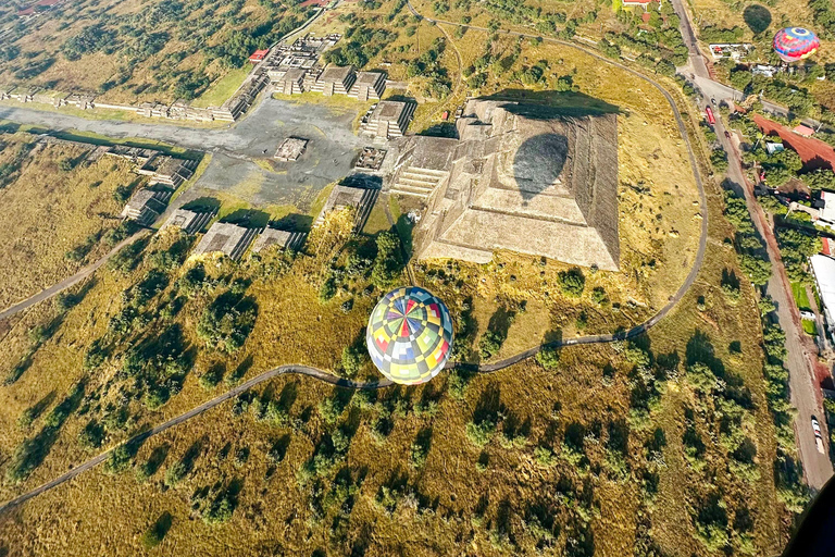 Meksyk: Balon na ogrzane powietrze nad Teotihuacán ze śniadaniemLot balonem na ogrzane powietrze tylko z prezentem-niespodzianką!!!!