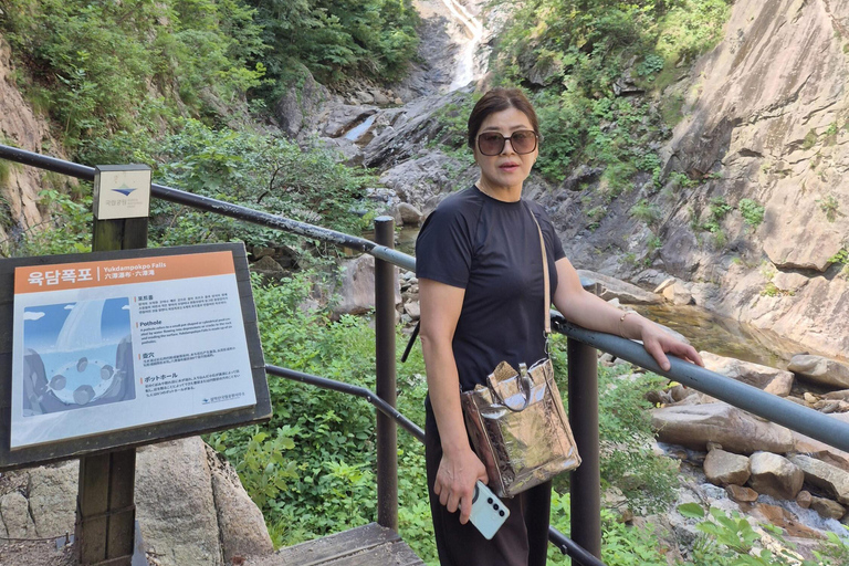 From Seoul: Seoraksan National Park & Sokcho Beach Day Trip