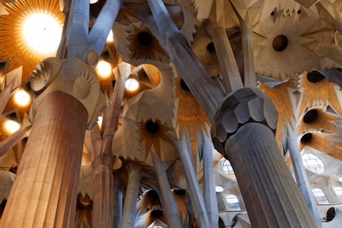 Visita guiada à Sagrada Família e experiência de navegação em Barcelona