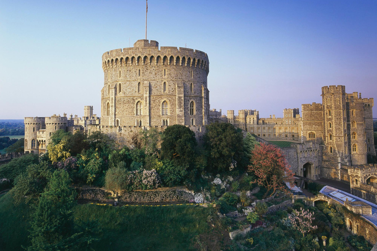Windsor Castle with Pub Lunch and Private Transfer Windsor Castle with Lunch and Private Transfer