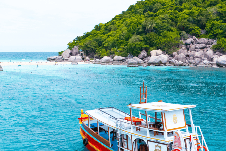 Ko Tao: Vintage Boat-Small Group Snorkeling Day Trip w/Meals