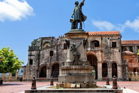Santo Domingo: City & Shopping Tour from Bayahibe