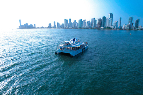 Cartagena: Catamaran Flamante Sunsetplan with Open Bar!