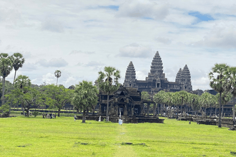 Tour privato di Angkor Wat e del tempio della giungla