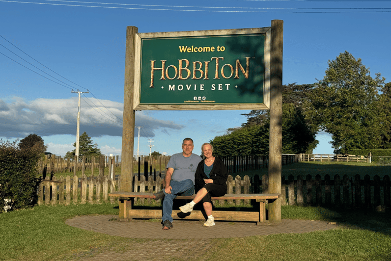 Private Day Tour: Waitomo Glowworms & Hobbiton Movie Set