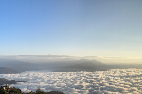 Nagarkot Nights: una notte di lusso, montagne e alba