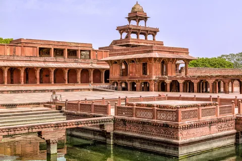 Da Delhi: tour notturno del Taj Mahal e della città di Agra in auto