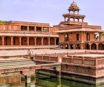 From Delhi: Skip-the-line Taj Mahal Tour with Fatehpur Sikri