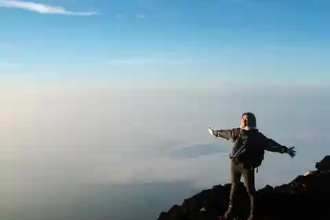 From Tokyo: 2-Day Mt. Fuji Climbing Tour with Free Gear