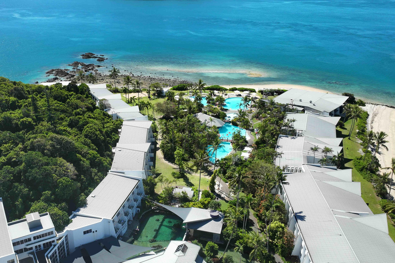 Airlie Beach: Daydream Island Sailing Trip with Snorkeling