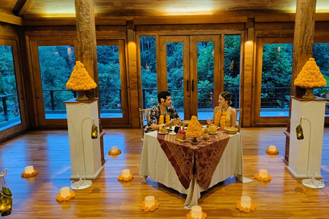 乌布：巴厘岛皇家晚餐，热带森林景观素食菜单