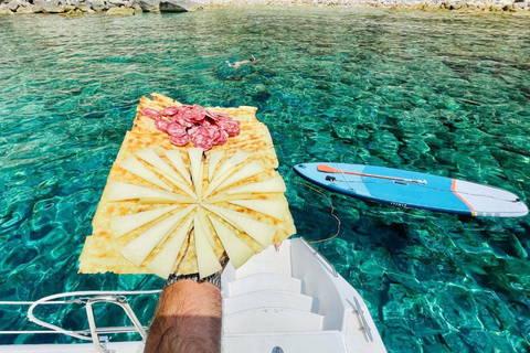 Porto Conte: Half-day catamaran tour with aperitif