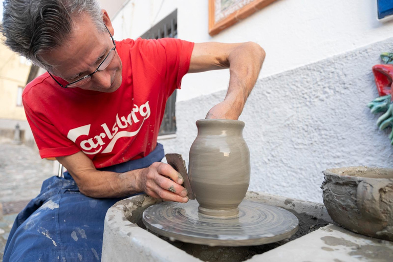 Squillace: traditional ceramic workshop with scratchboard technique Squillace: traditional ceramic workshop with sgraffito