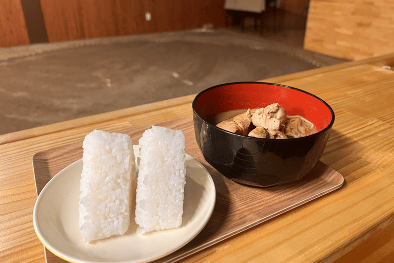 Osaka: Breakfast + Sumo Wrestling Show and Sumo Experience