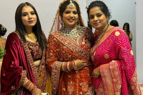 Wedding Wear & Bollywood Glam Shopping Tour (Women-Led Tour) Wedding Wear & Bollywood Glam Shopping Tour (Half-Day Tour)