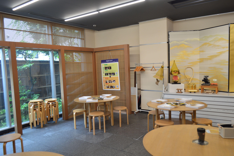 Kanazawa: Gold Leaf Workshop at a Historic Local Maker Gold Leaf Craft Workshop