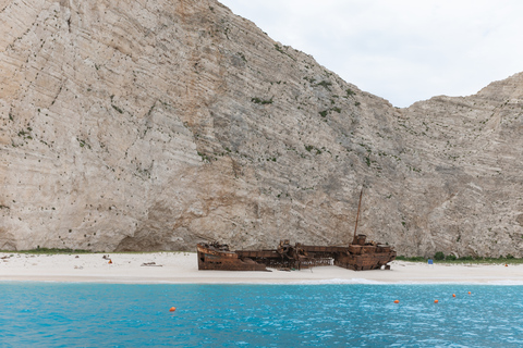 Vanuit Porto Vromi: excursie naar het strand van Navagio Shipwreck per boot