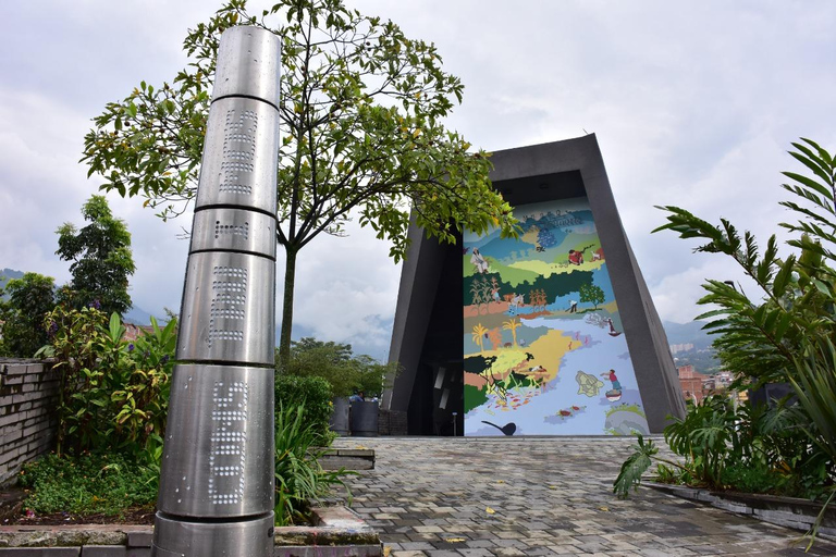 Medellín: Wycieczka z przewodnikiem „Konflikt i transformacjaMedellín: wycieczka z przewodnikiem „Konflikt i transformacja”