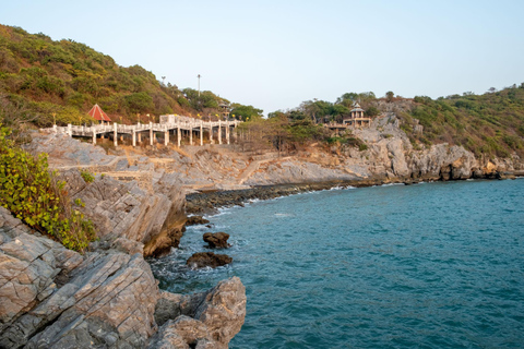 Pattaya: Koh Sichang Island Day Trip with Ferry & Guide