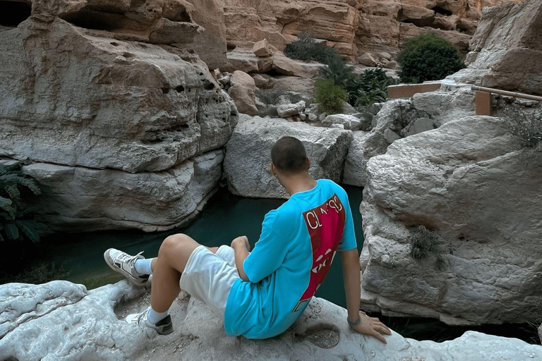 Les joyaux cachés d&#039;Oman : Wadi Shab, le gouffre de Bimmah et le barrage de Dayqah