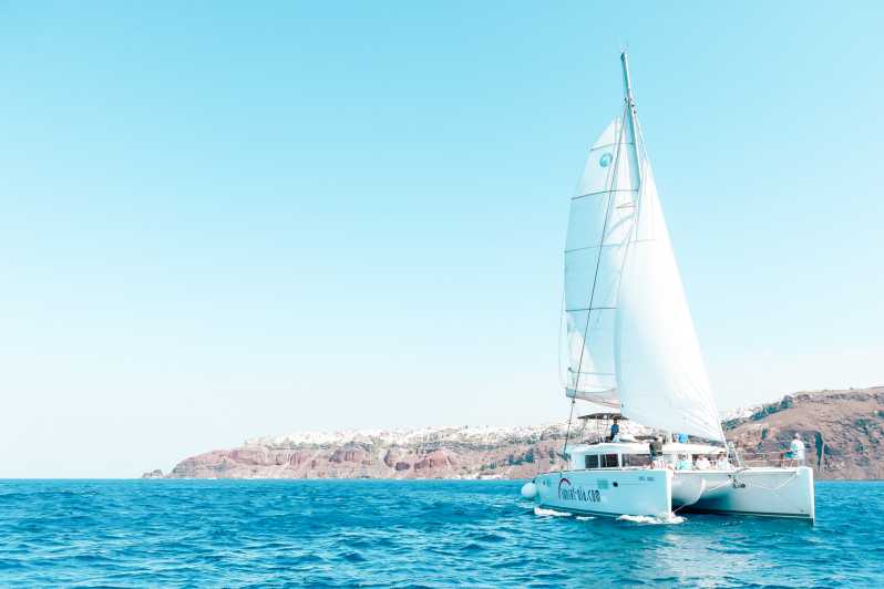 Santorini: crociera per piccoli gruppi in catamarano di lusso all inclusive
