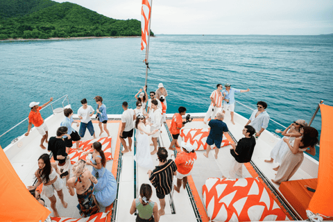 Pattaya: Festa do Pôr do Sol em Iate nas 3 Ilhas com DJ ao Vivo e BuffetPattaya: Festa ao pôr do sol em iate pelas 3 ilhas com DJ ao vivo e buffet