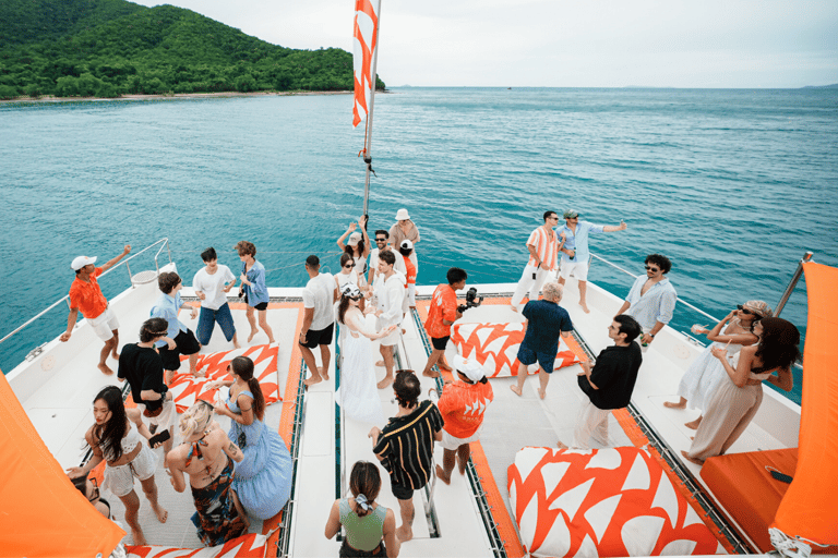 Pattaya: Festa do Pôr do Sol em Iate nas 3 Ilhas com DJ ao Vivo e BuffetPattaya: Festa ao pôr do sol em iate pelas 3 ilhas com DJ ao vivo e buffet