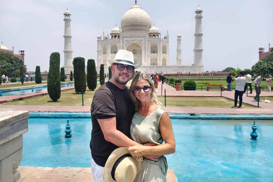 Ab Delhi: Private Tagestour zum Taj Mahal und nach Agra mit 5-Sterne-Mittagessen. Foto: GetYourGuide Ab Delhi: Private Tagestour zum Taj Mahal und nach Agra mit 5-Sterne-Mittagessen. Foto: GetYourGuide