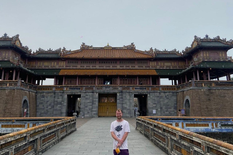 Hue : Stadsrondleiding van een dag met Thien Mu Pagode en Lunch