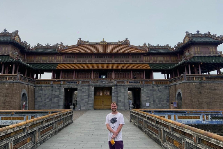 Hue : Stadsrondleiding van een dag met Thien Mu Pagode en Lunch