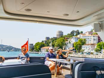 Estambul: Crucero en yate por el Bósforo con escala en el lado asiático