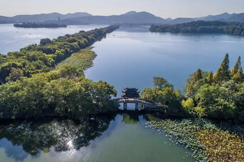 From Shanghai: West Lake Hiking Day Trip with Longjing Tea private tour option