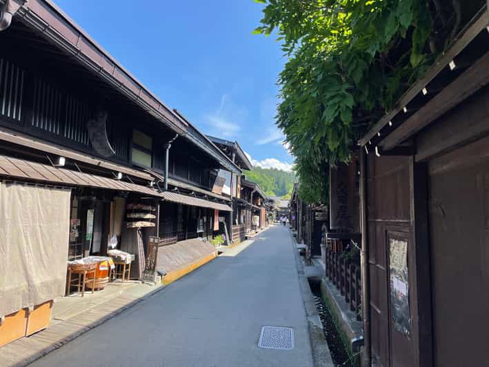 Takayama: Edo-Period Old Town Walking Tour