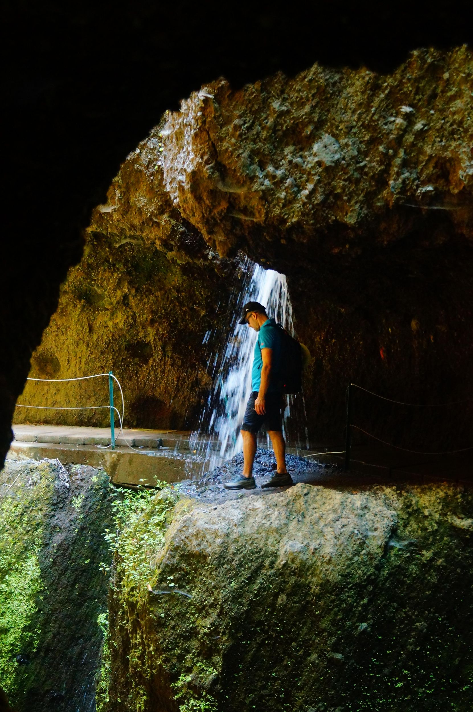 Von Funchal: Levada Nova Wanderung mit Zwischenstopp am Strand