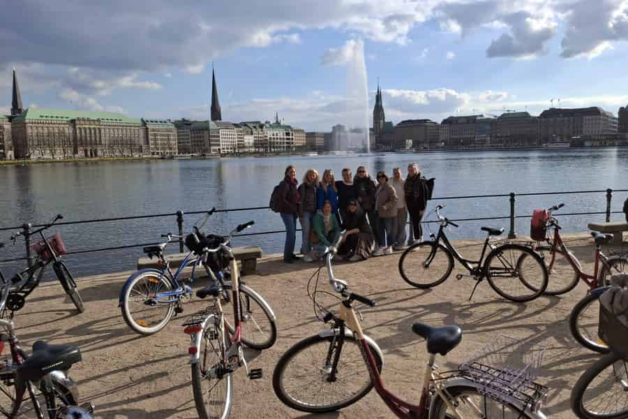 Hamburg: Stadtführung mit dem Fahrrad mit Elbphilharmonie. Foto: GetYourGuide